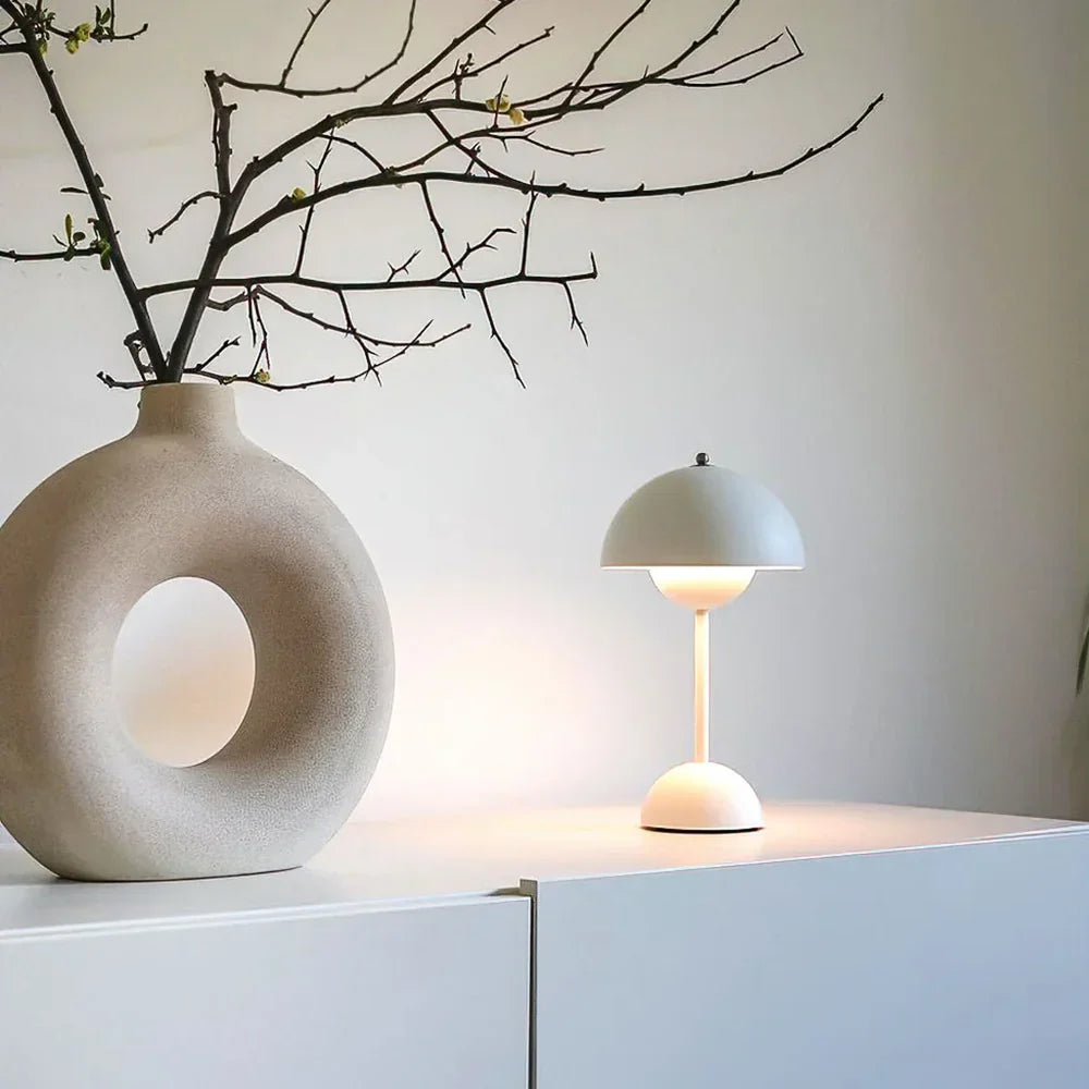Blumenleuchte VP9 | Minimalistische, wiederaufladbare Lampe für jeden Raum