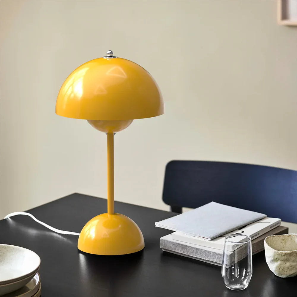 Blumenleuchte VP9 | Minimalistische, wiederaufladbare Lampe für jeden Raum